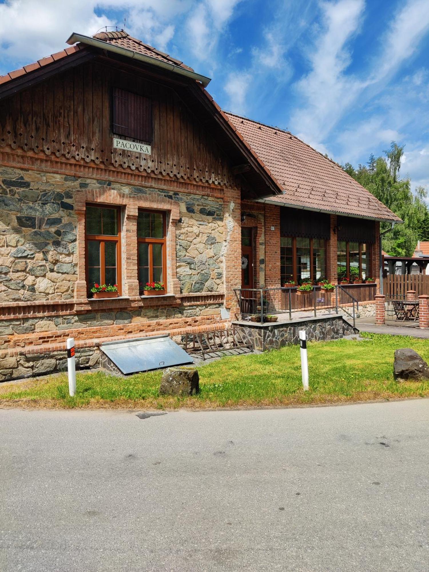 Hotel Penzion Pacovka Chynov Exteriér fotografie