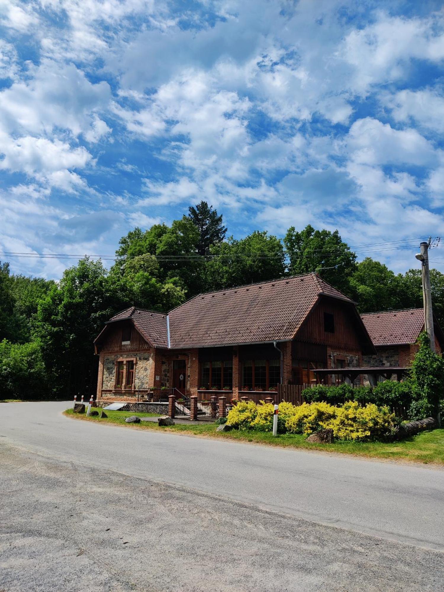 Hotel Penzion Pacovka Chynov Exteriér fotografie